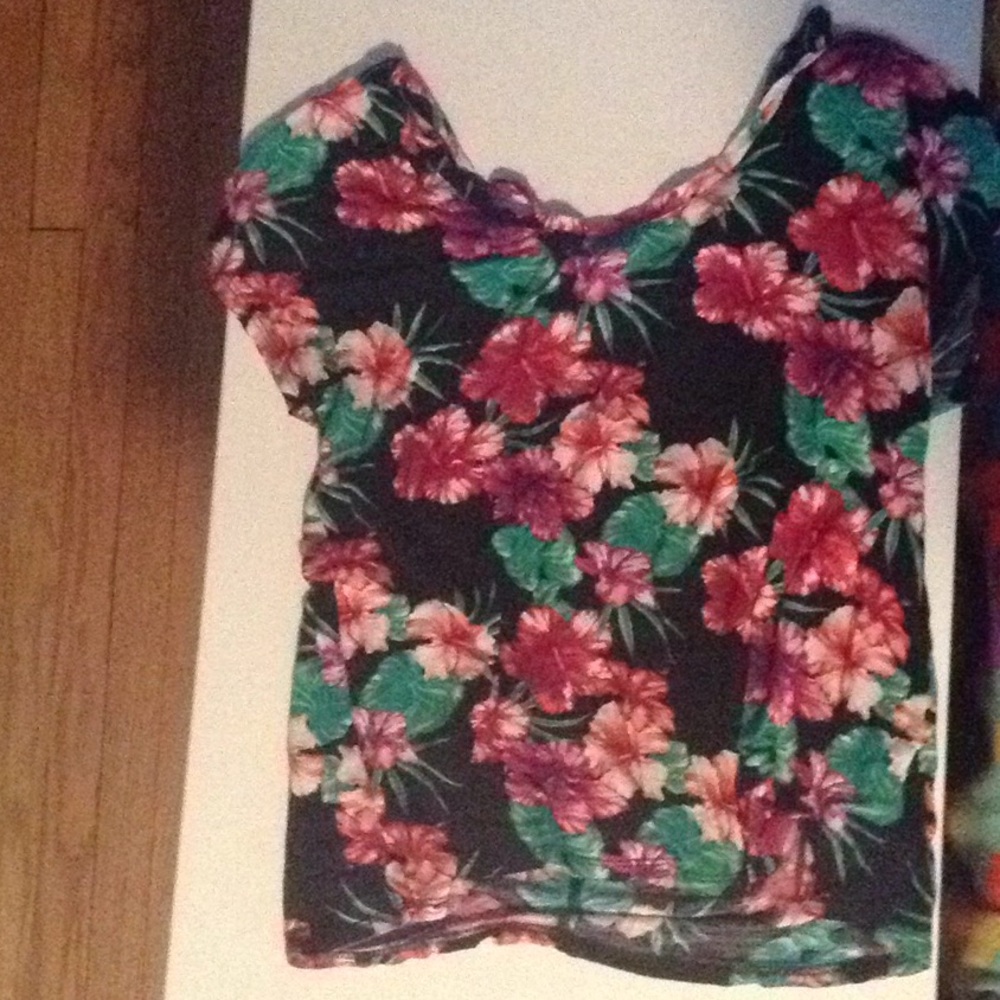 Floral women's short sleeve shirt